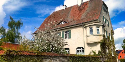 Markgrafenkirche Pfarrhaus mit Storch, Foto: TV Fränkisches Seenland