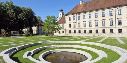 Aussenanlage vom Kloster Raitenhaslach, Foto: Burghauser Touristik