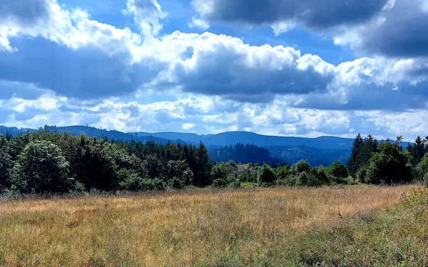 Wolken ueber dem Nurner Brocken, Foto: Tourismusverband Oberes Rodachtal e.V.