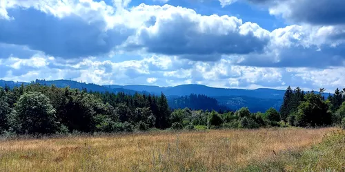 Wolken ueber dem Nurner Brocken, Foto: Tourismusverband Oberes Rodachtal e.V.