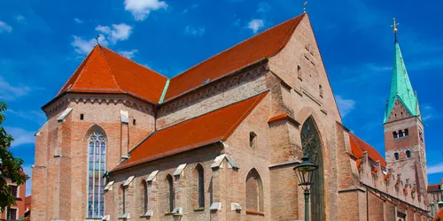 The Augsburg Cathedral and its courtyard garden 