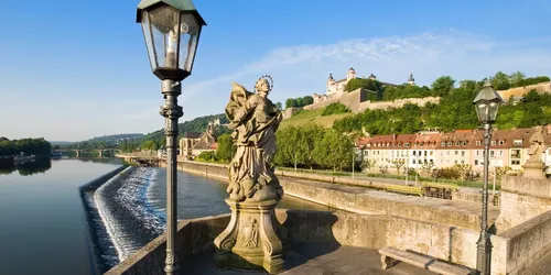 Blick auf das Ufer in Würzburg