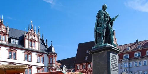 Marktplatz in Coburg mit Statue