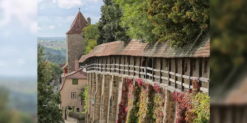 Stadtmauer Rothenburg o.d. Tauber - Turm Wolken Altstadt Bäume Spaziergang Wandern © Rothenburg Tourismus Service, W.