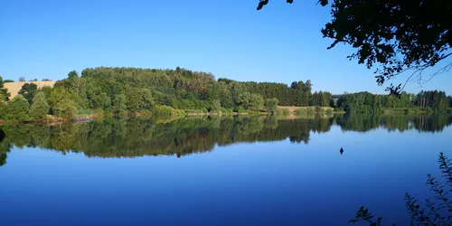 Action and relaxation at Untreusee in Hof