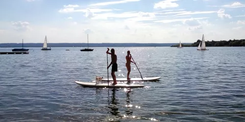 Surfing and stand-up paddling on Lake Ammersee