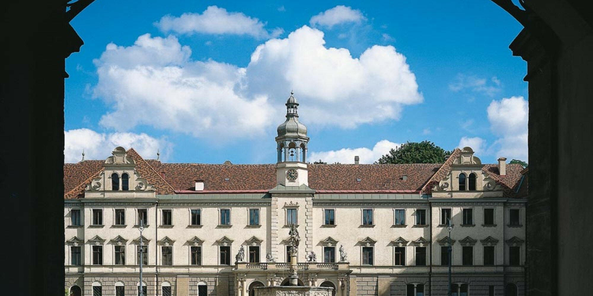 Stately home: St. Emmeram in Regensburg | DB Regio Bayern